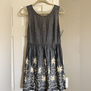 Dress with embroidered flowers